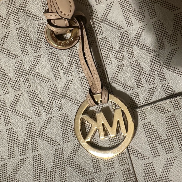Michael Kors Tote Monogram White, made of leather with gold hardware. - Picture 5 of 11